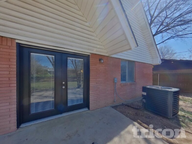 Building Photo - 1133 Norwood Dr