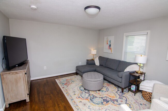 Building Photo - Quaint Single Family Home