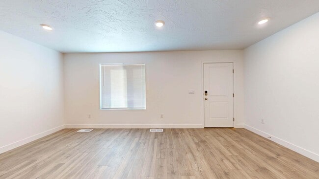 Building Photo - Newer Old Sorrel Townhome