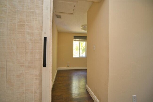 Building Photo - 412 SW 13th St