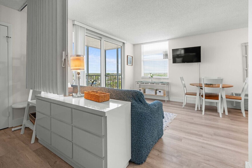 Building Photo - 5800 Bonita Beach Rd SW