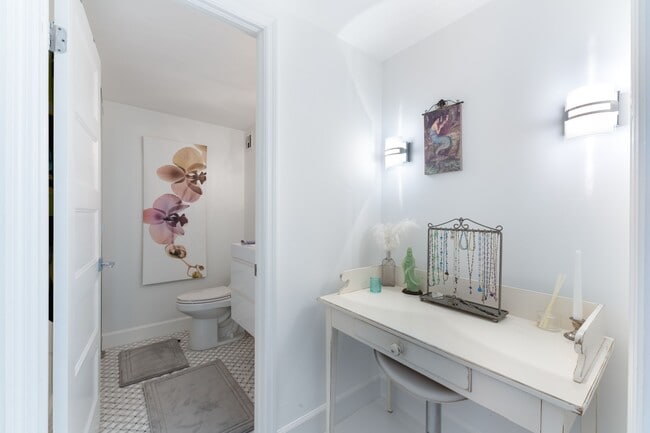 Building Photo - 2600 N Flagler Dr