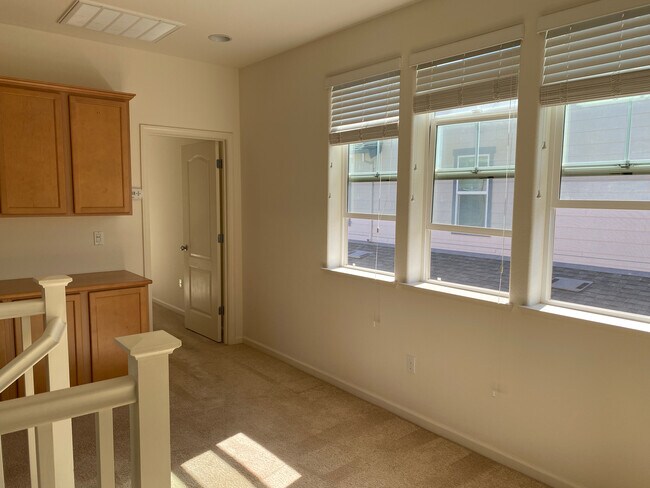 Building Photo - 830 San Bernardo Ln