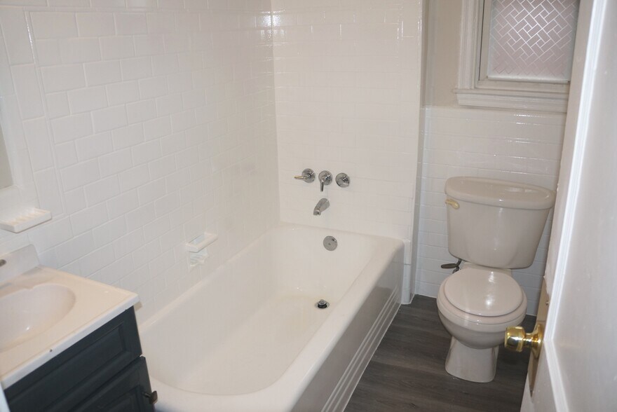 Bath 1 - 5633 Ready Ave