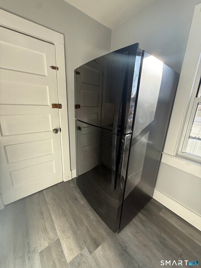 Building Photo - 36-40-40 Carver St