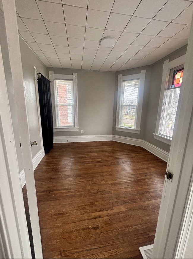 Building Photo - 2004 Latham St