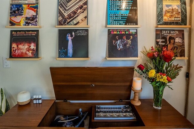 Building Photo - 5200 St Georges Green