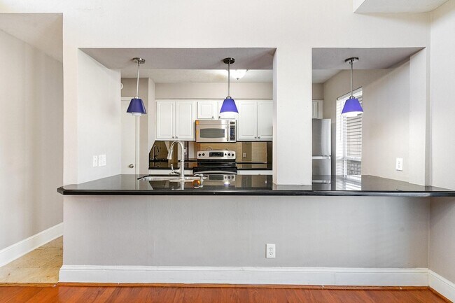 Building Photo - 5934 Sandhurst Ln