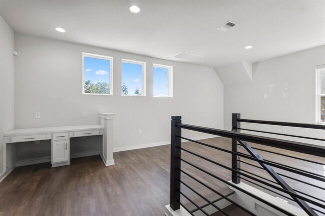 Building Photo - 2303 Rogge Ln