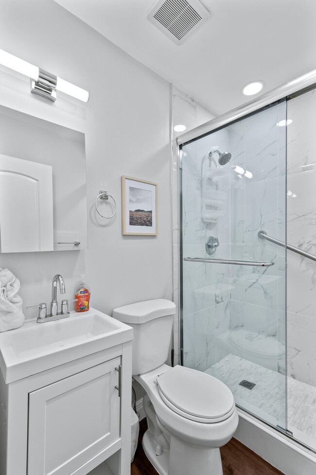 Building Photo - 1800 NE 28th Ave