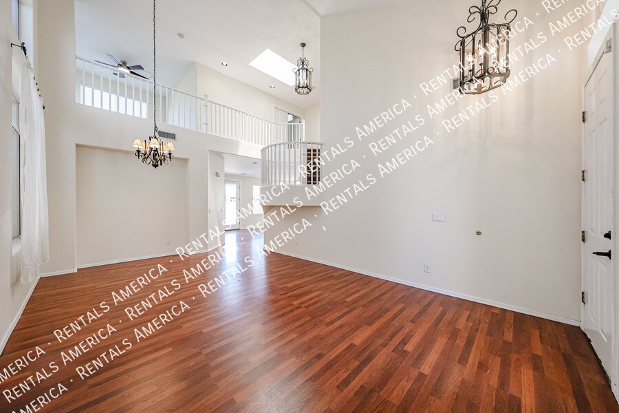 Building Photo - 1372 W Thompson Way