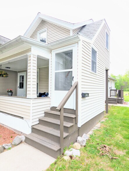 Primary Photo - 116 Cushing St
