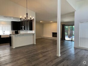 Building Photo - Beautiful 3 Bedroom 2 Bathroom w/Pool
