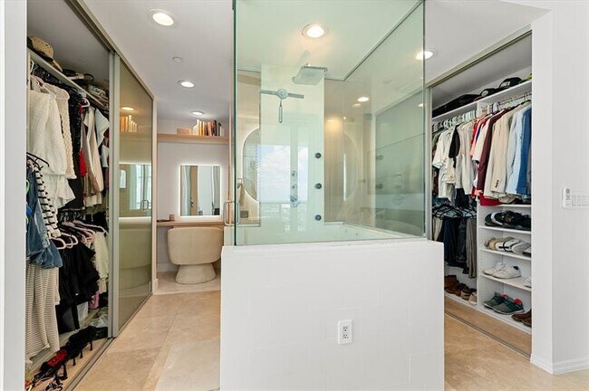 Building Photo - 1040 Biscayne Blvd