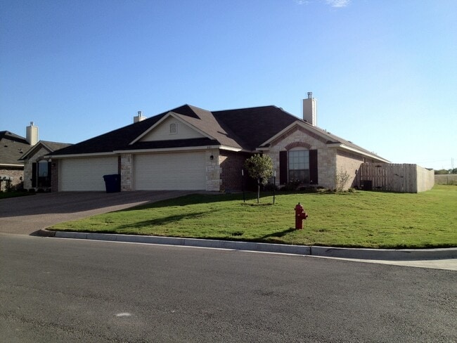Primary Photo - Duplex