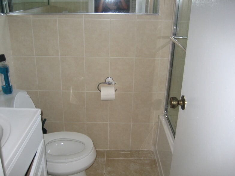 Building Photo - 1990 Brickell Ave