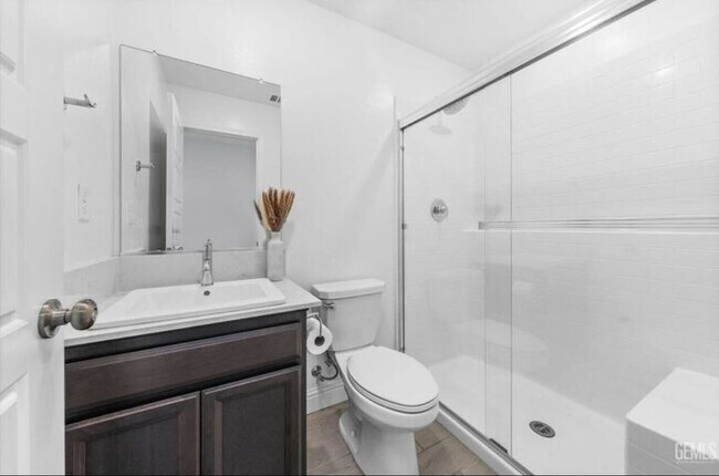 Building Photo - 9712 Maple Ter Ln