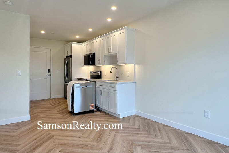 Building Photo - 381 Wickenden St