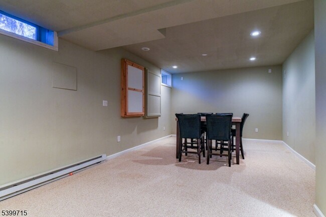 Building Photo - 5 Hidden Valley Way