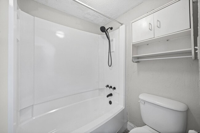 Building Photo - Lovely 2-Bed, 1.5 Bath Townhome in Quail Run of Charlotte!