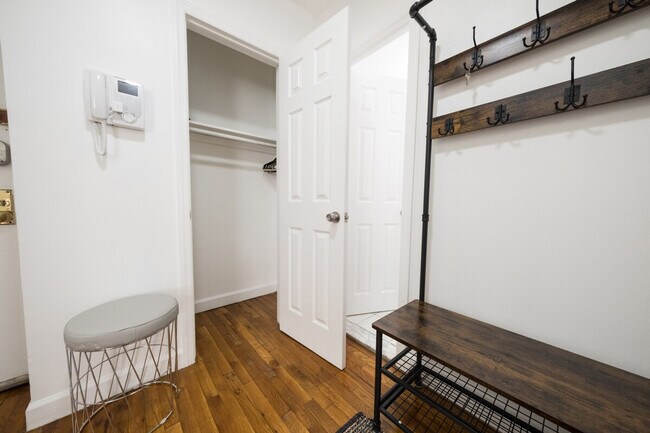 Building Photo - 222 E 104th St