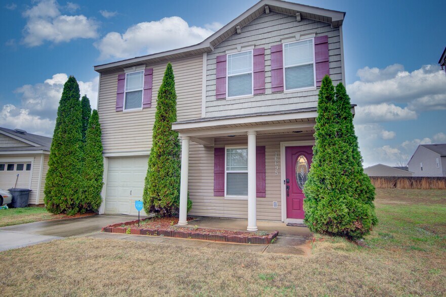 Building Photo - 16695 Wellhouse Dr