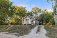 Building Photo - 515 E Lee St