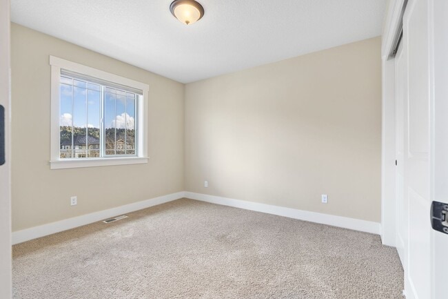 Building Photo - Bright & Beautiful Home in Bethany Creek Falls - 4 Bedroom/2.5 bath