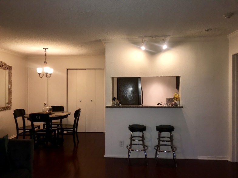 Building Photo - 10655 Lemon Ave
