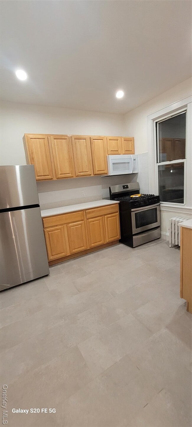 Primary Photo - 238-05 Braddock Ave