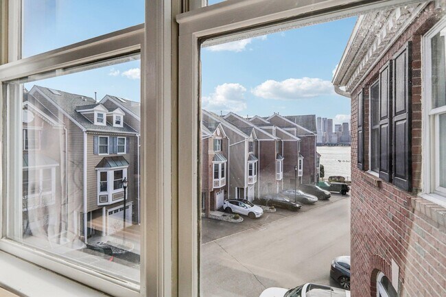 Building Photo - 458 Buffalo Ct