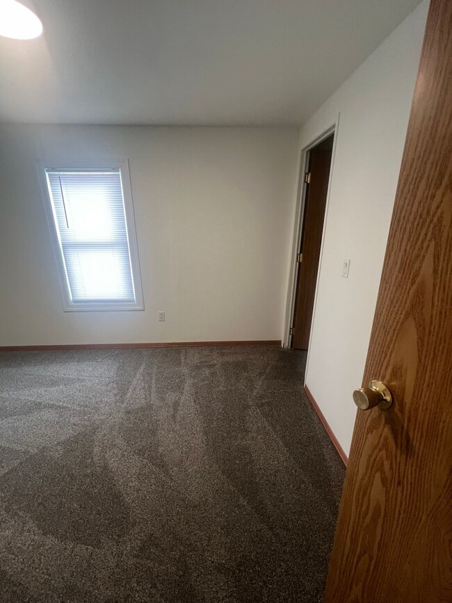 Building Photo - Large 3 bed 2 bath mobile