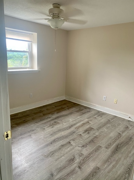 Building Photo - 1355 N Main St