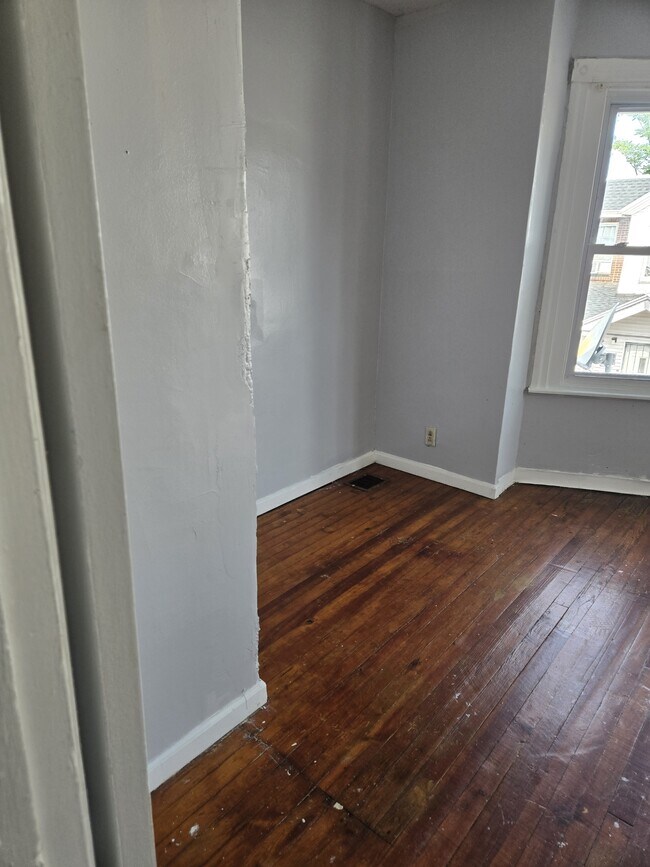 Building Photo - 6532 Saybrook Ave