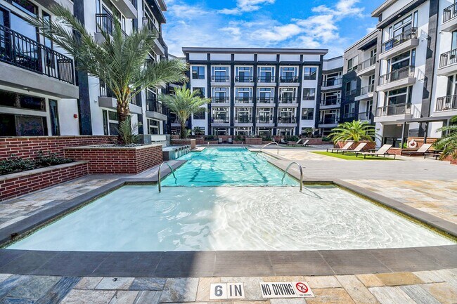 Primary Photo - 3800 Main St