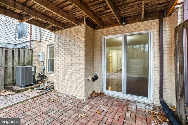 Building Photo - 9040 Armendown Dr