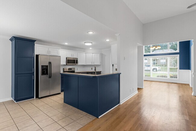 Building Photo - 3 Bedroom 3 Bath Pet Friendly Home For Ren...