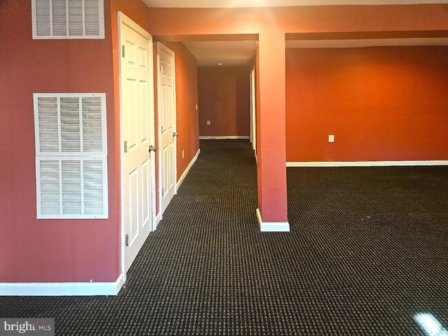 Building Photo - 3315 Hollow Ct
