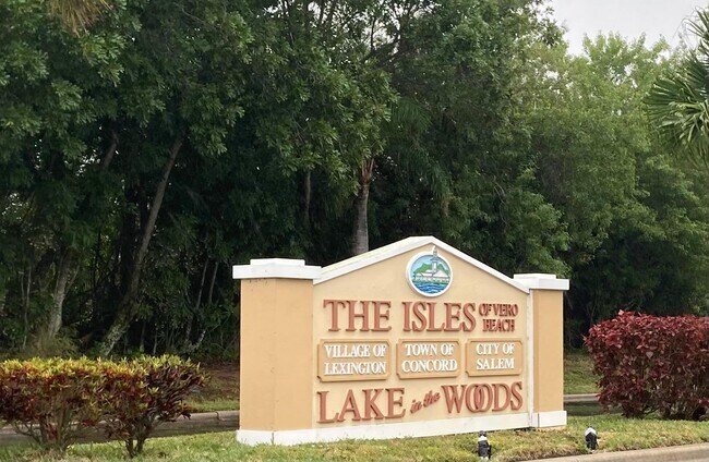 Building Photo - 1820 Waterford Dr