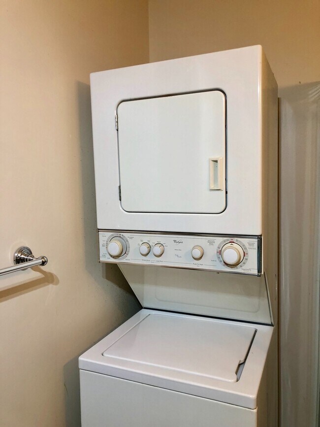 Building Photo - Charming 2 Bedroom/2 Bathroom Townhome in Federal Hill W/ Parking