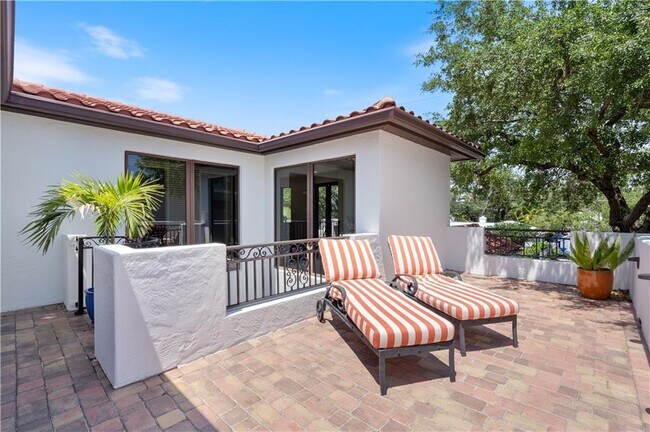 Building Photo - 1312 SE 2nd Ct