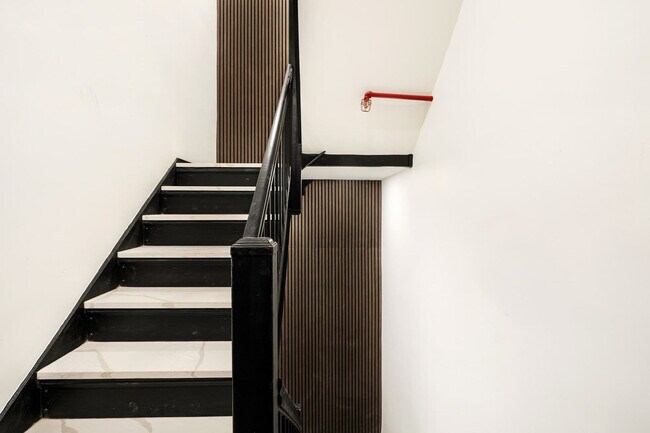 Building Photo - 317w E 14th St