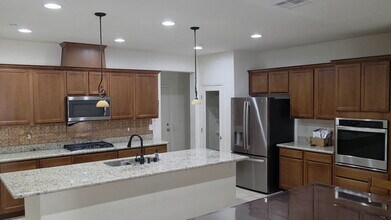 Building Photo - 4 Bedrooms PLUS loft and office/den in Cadence!
