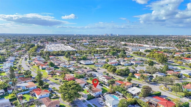 Building Photo - Southwest 27th Street, Miami, FL 33155 - 3 BR 1 BA single-family home