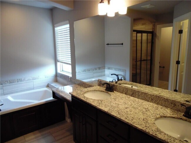 Building Photo - 121 Genoa Way