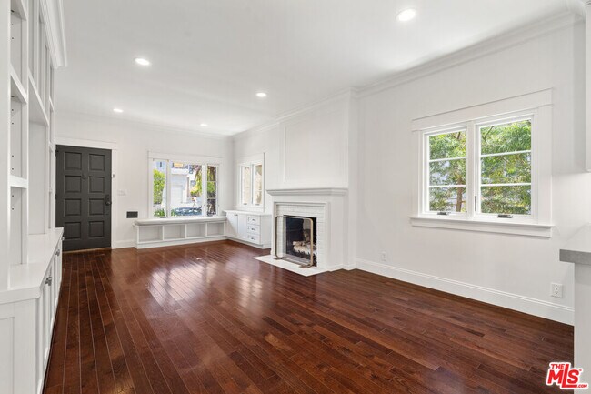 Building Photo - 2347 Parnell Ave
