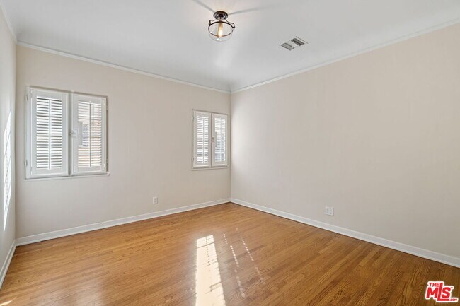 Building Photo - 1142 S Clark Dr