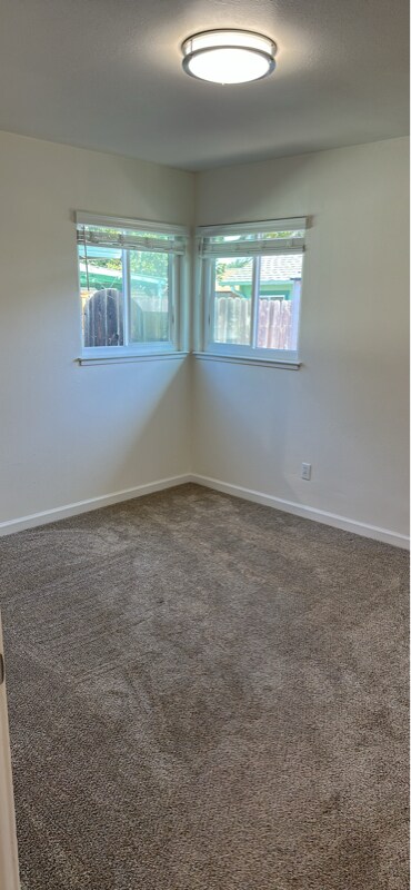 Building Photo - 2826 Varden Ave