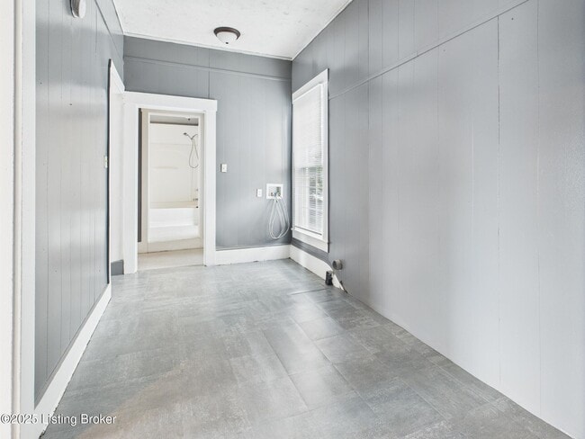 Building Photo - 1919 Center St