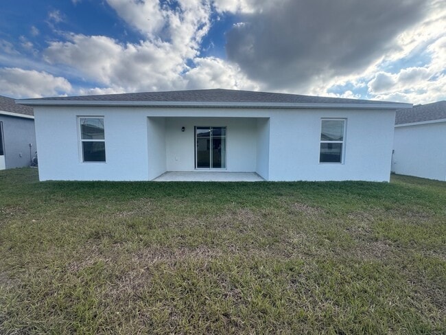 Building Photo - 1848 Grand Ridge St